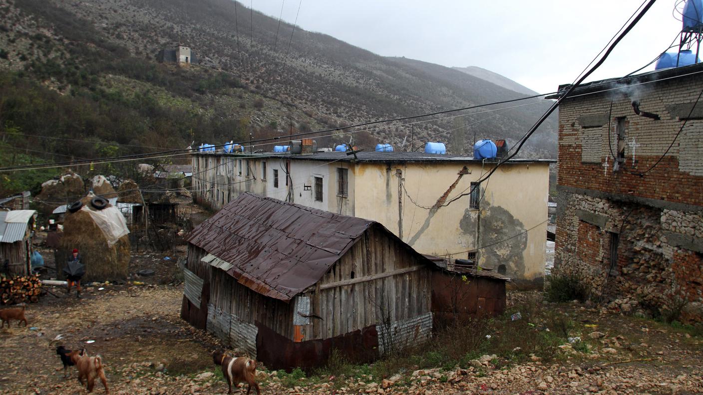 Alcuni vecchi edifici, a nord della capitale Tirana