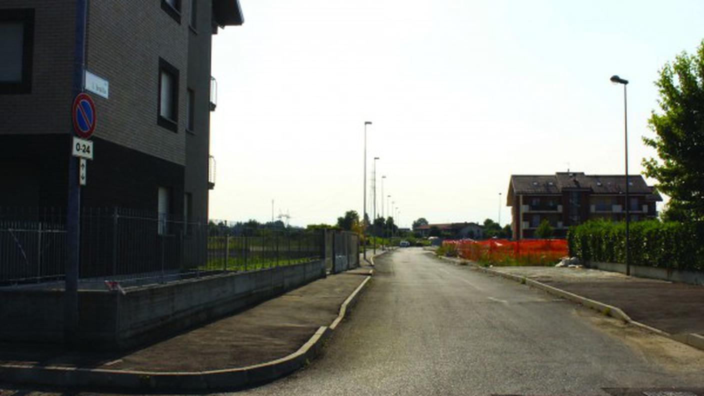 Via Braille a Settimo Torinese finisce in mezzo ai prati 