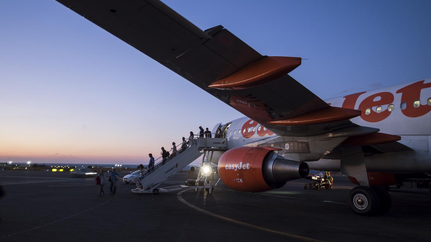 I vacanzieri sono arrivati a destinazione con Easy Jet ma non possono ripartire