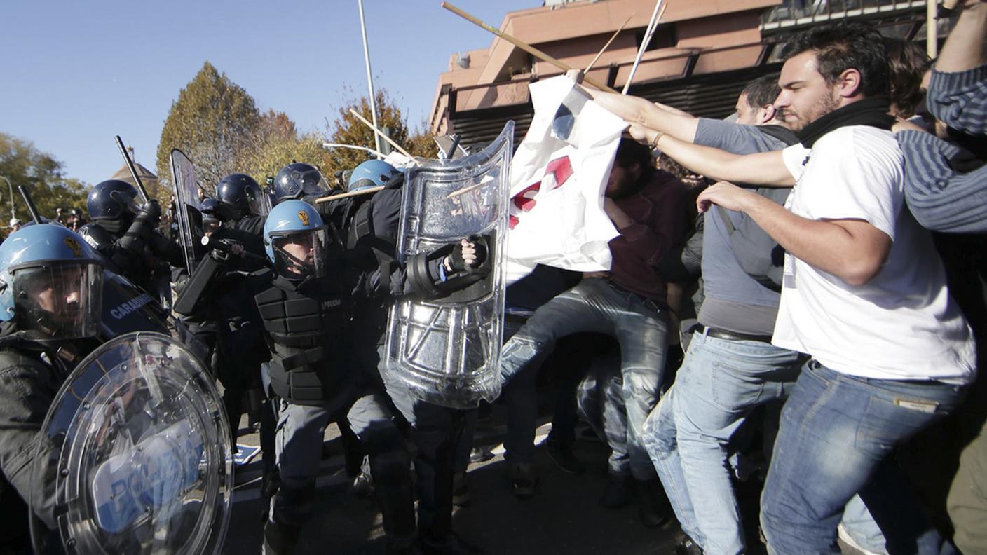 Un momento del corteo dei centri sociali