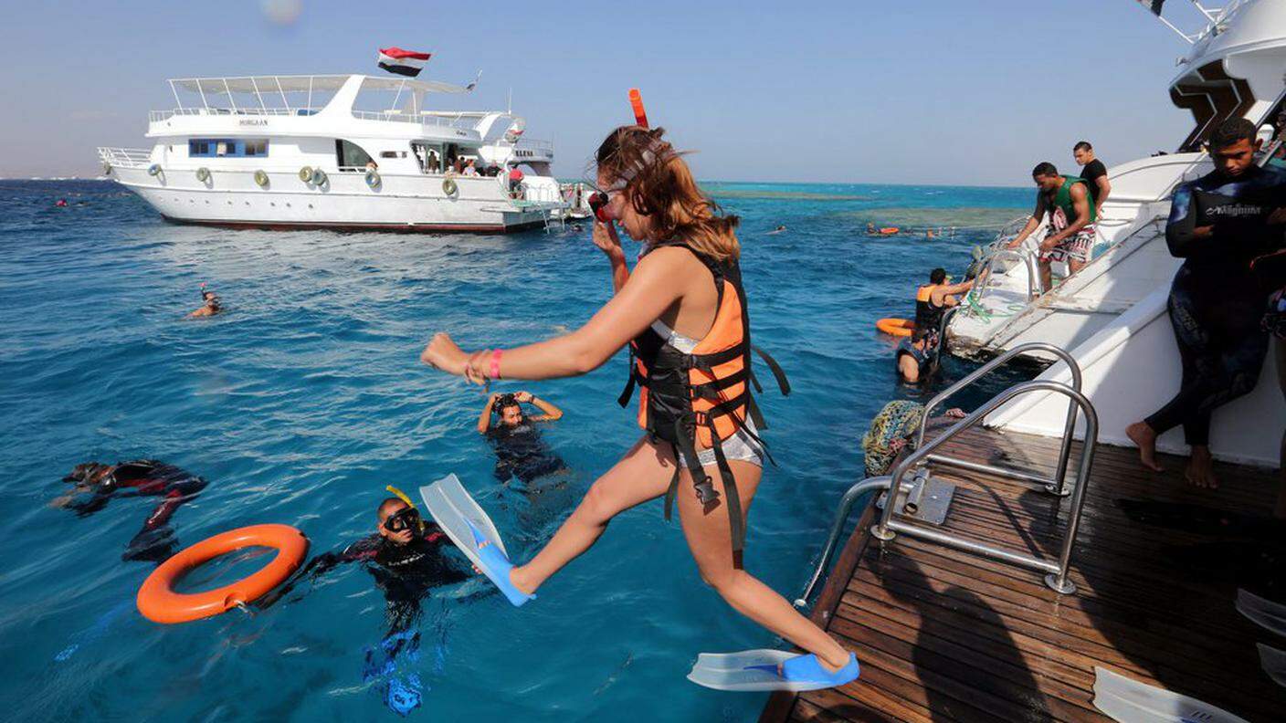 Migliaia di turisti si godono il Mar Rosso