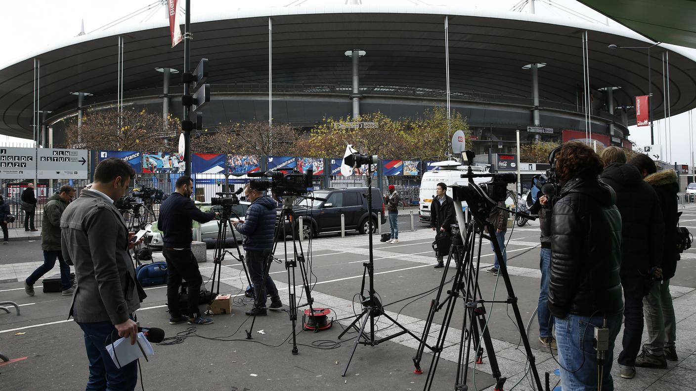 Fuori dallo Stade de France 