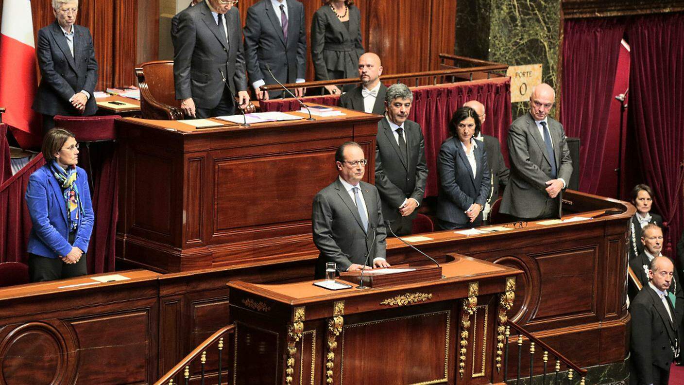 Hollande di fronte al Parlamento riunito a Versailles