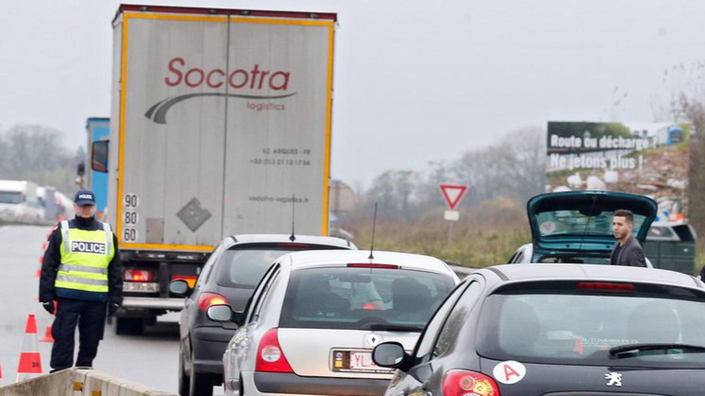 Posti di blocco al confine tra Francia e Belgio