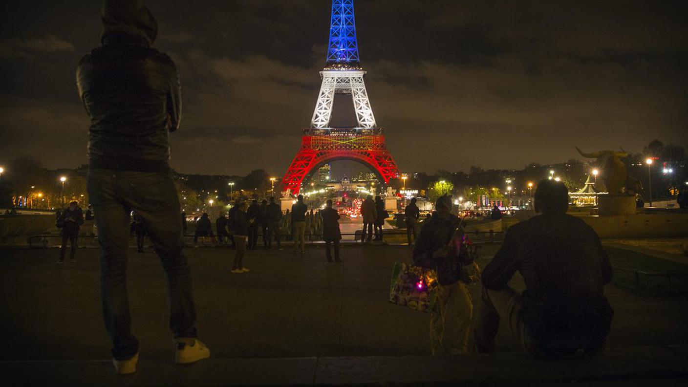 Illuminata lunedì sera con i colori francesi