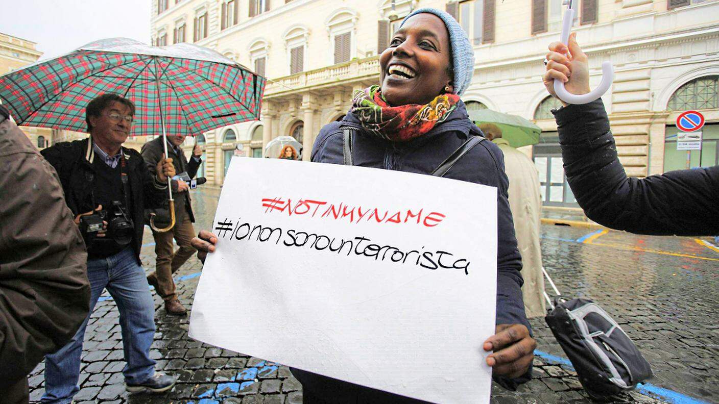 Un manifestante a Roma