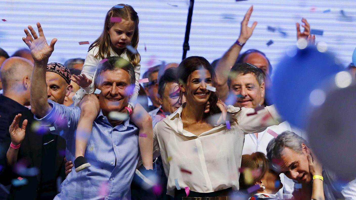 Macri celebra la vittoria con la figlia Antonia e la moglie Juliana
