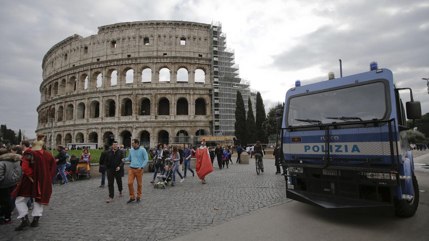 Migliaia gli agenti schierati in città e in periferia