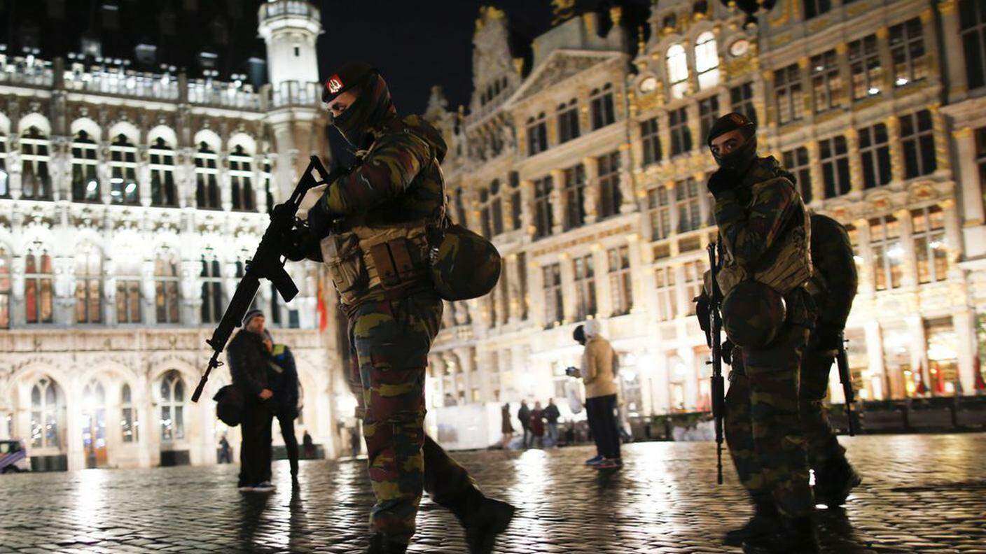 La capitale belga rimarrà in stato di massima allerta anche martedì
