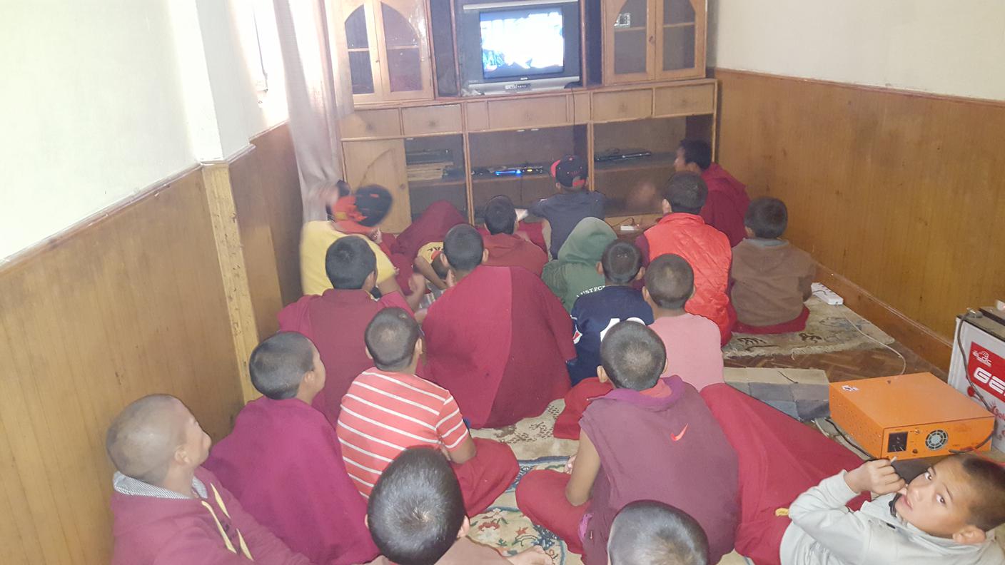 Nel locale TV accessibile solo due volte alla settimana