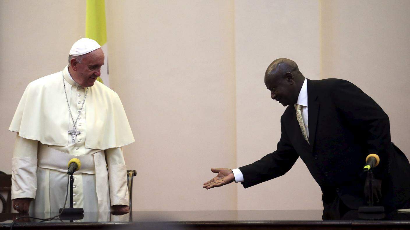 Il presidente Museveni fa gli onori di casa