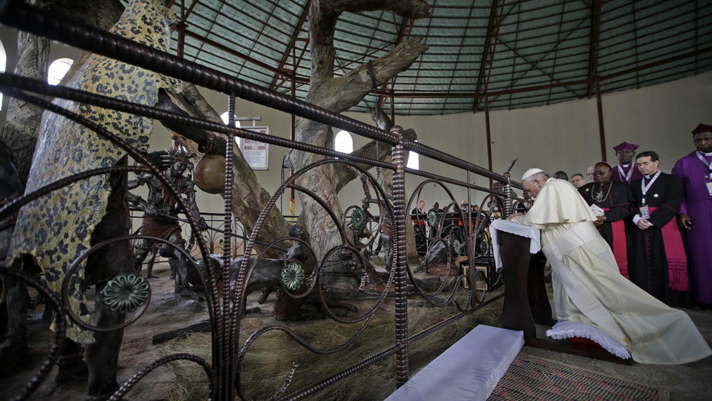 In preghiera nel santuario anglicano