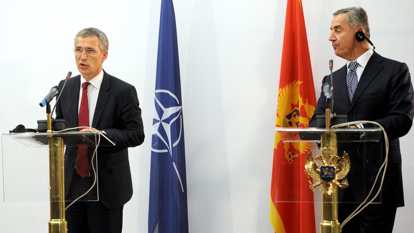 Stoltenberg con il premier Djukanovic