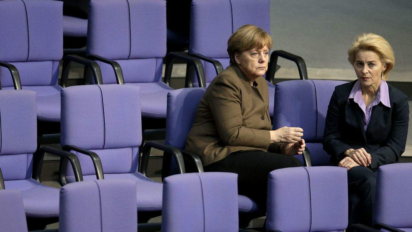 La cancelliera Angela Merkel e la ministra della difesa Ursula von der Leyen