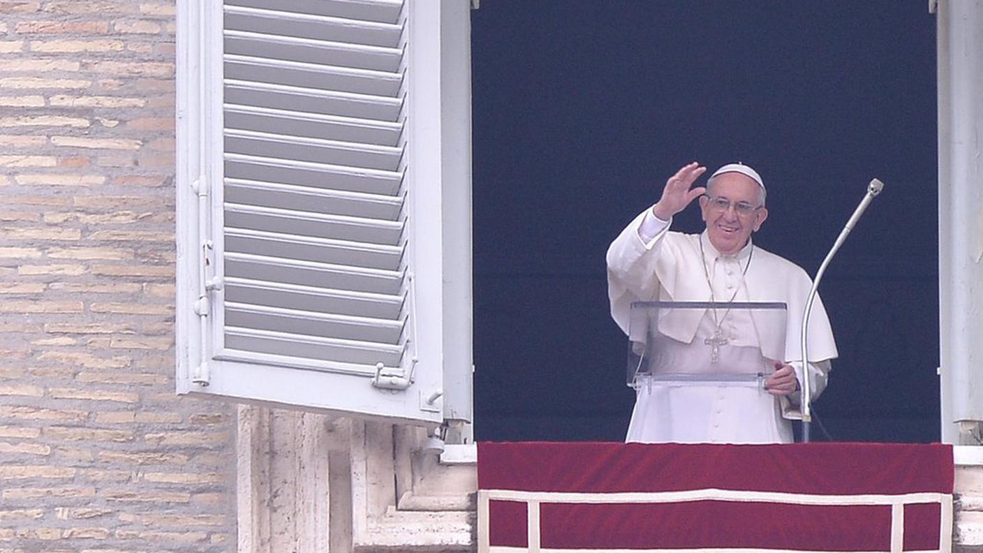 Papa Francesco durante l'Angelus in Vaticano