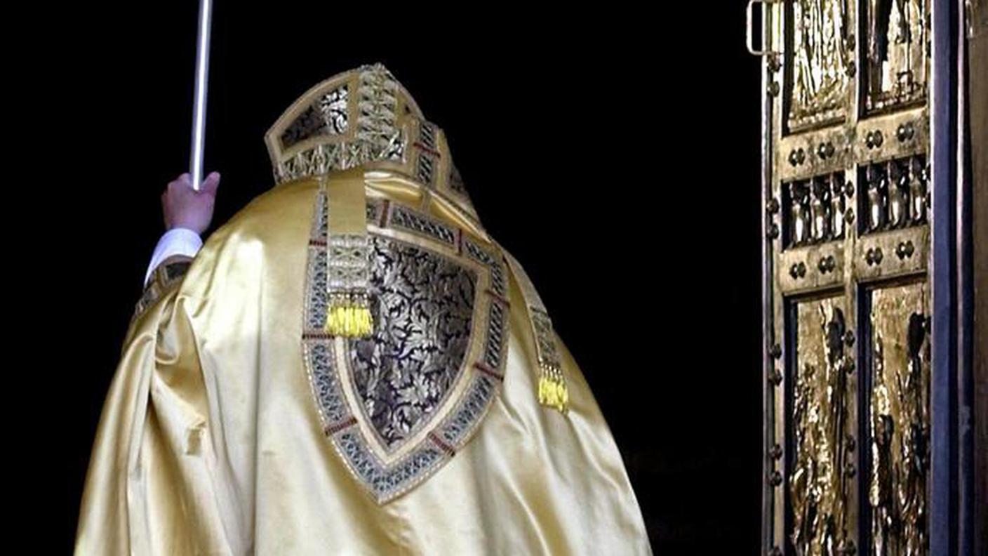 La chiusura della porta santa da parte di Giovanni Paolo II, al termine del Giubileo del 2000