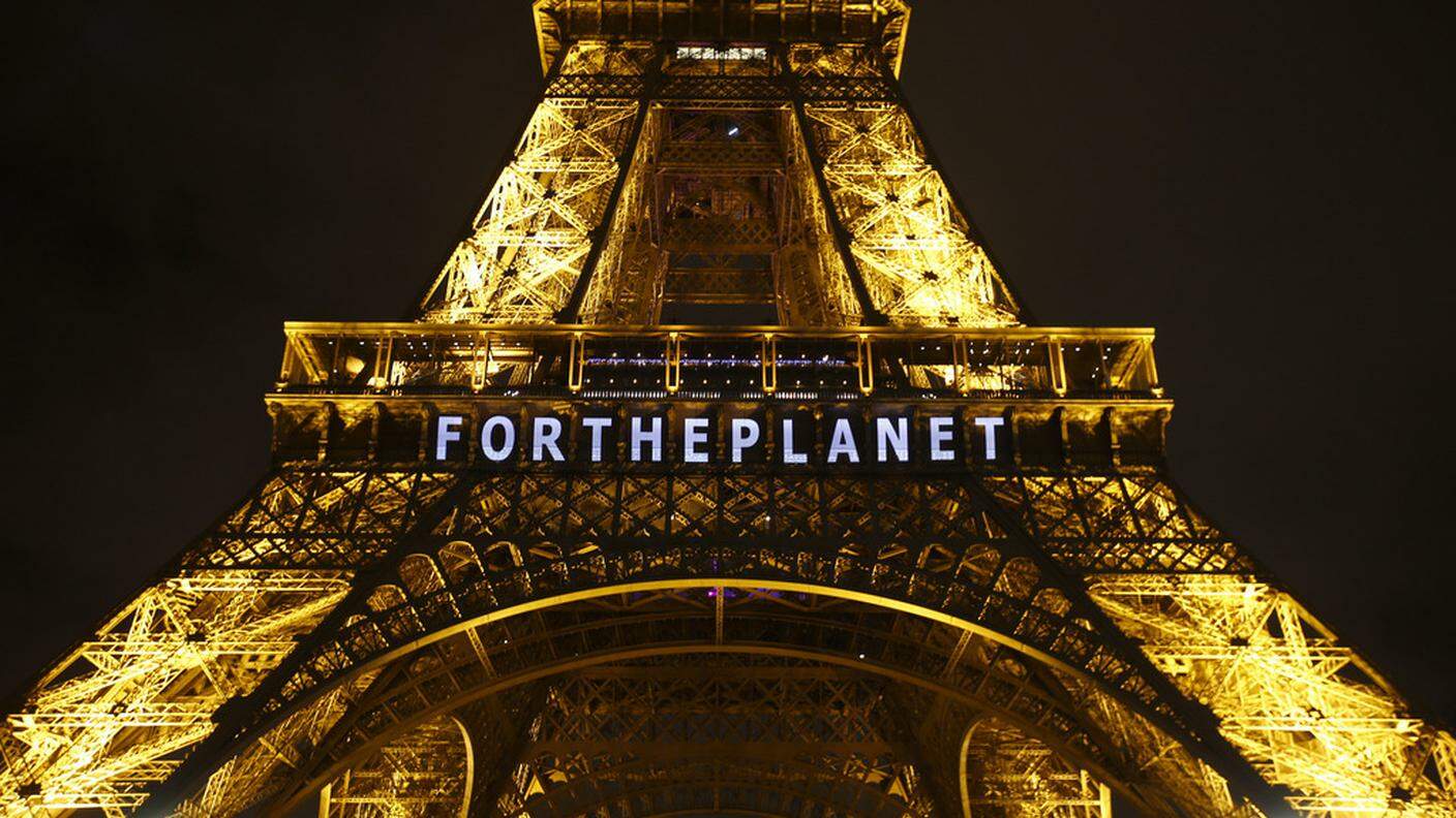 La tour Eiffel durante il COP21