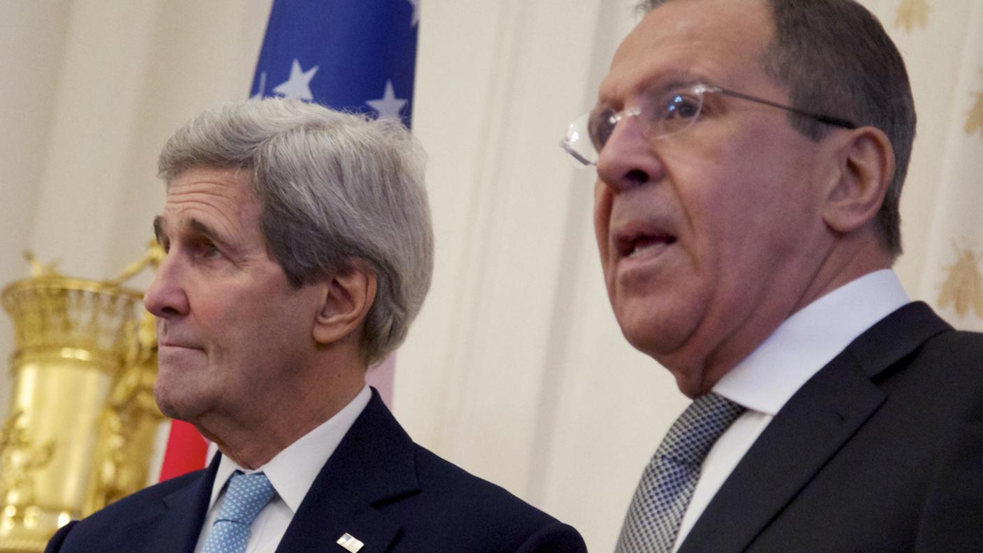Kerry (s) con Lavrov (d)