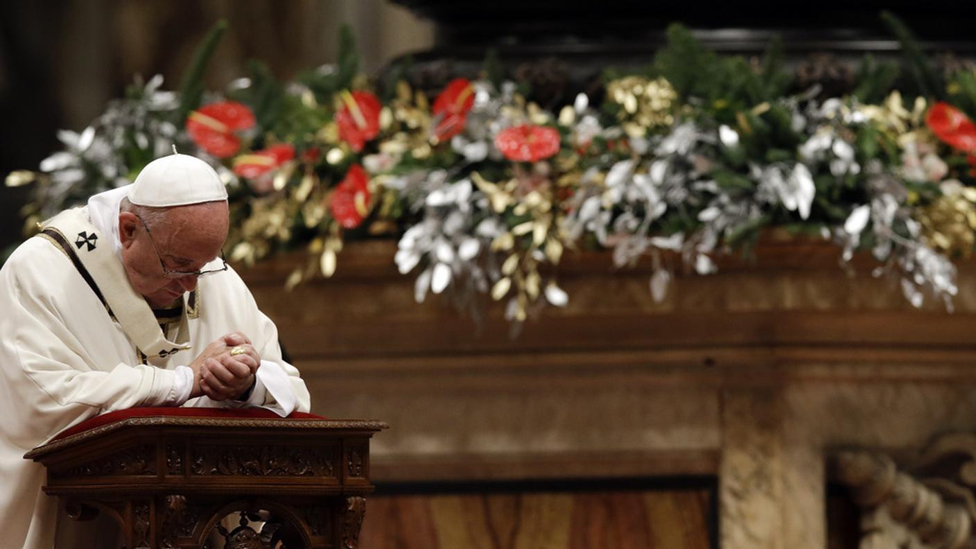 La messa della notte di Natale nella basilica di San Pietro