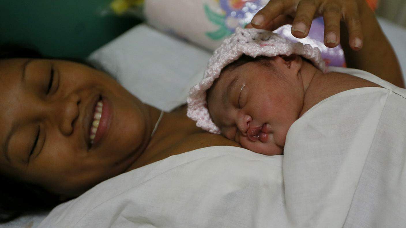 Kashmir Mancilla dorme a Manila, è la prima nata in ospedale nel 2016