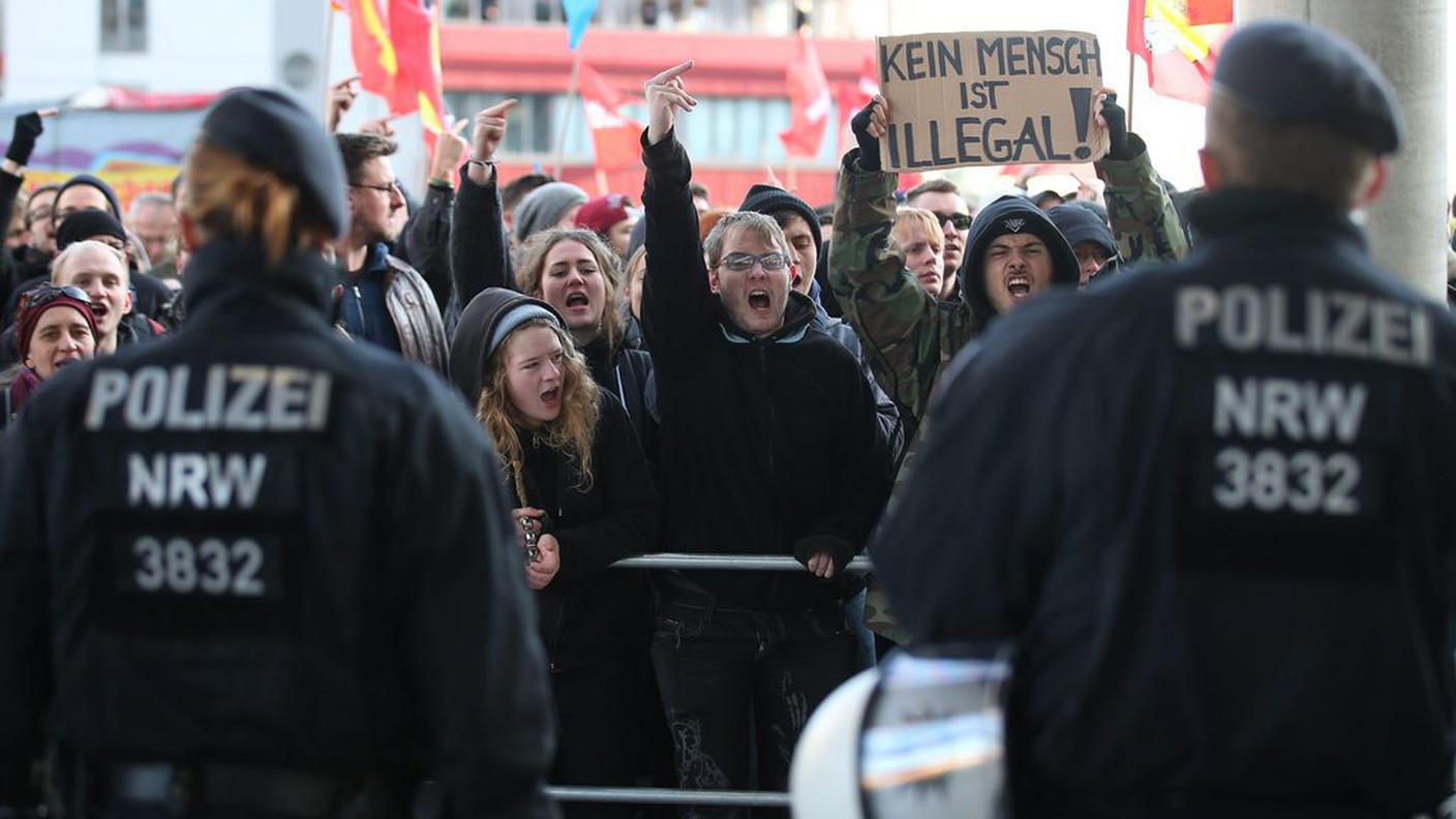 Gruppo di anti-razzisti: ''Nessuno è illegale''
