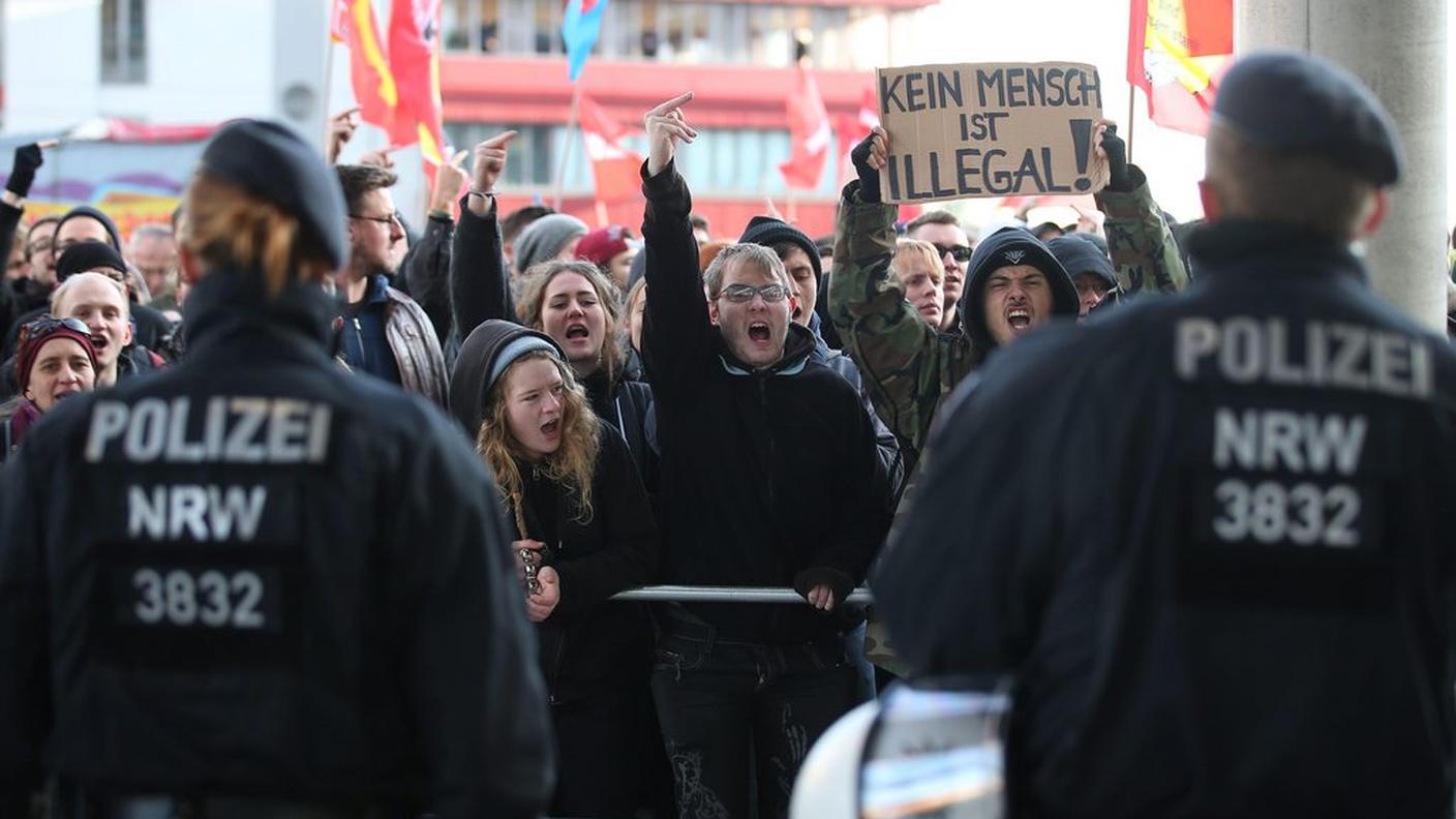 I partecipanti del corteo anti-razzista