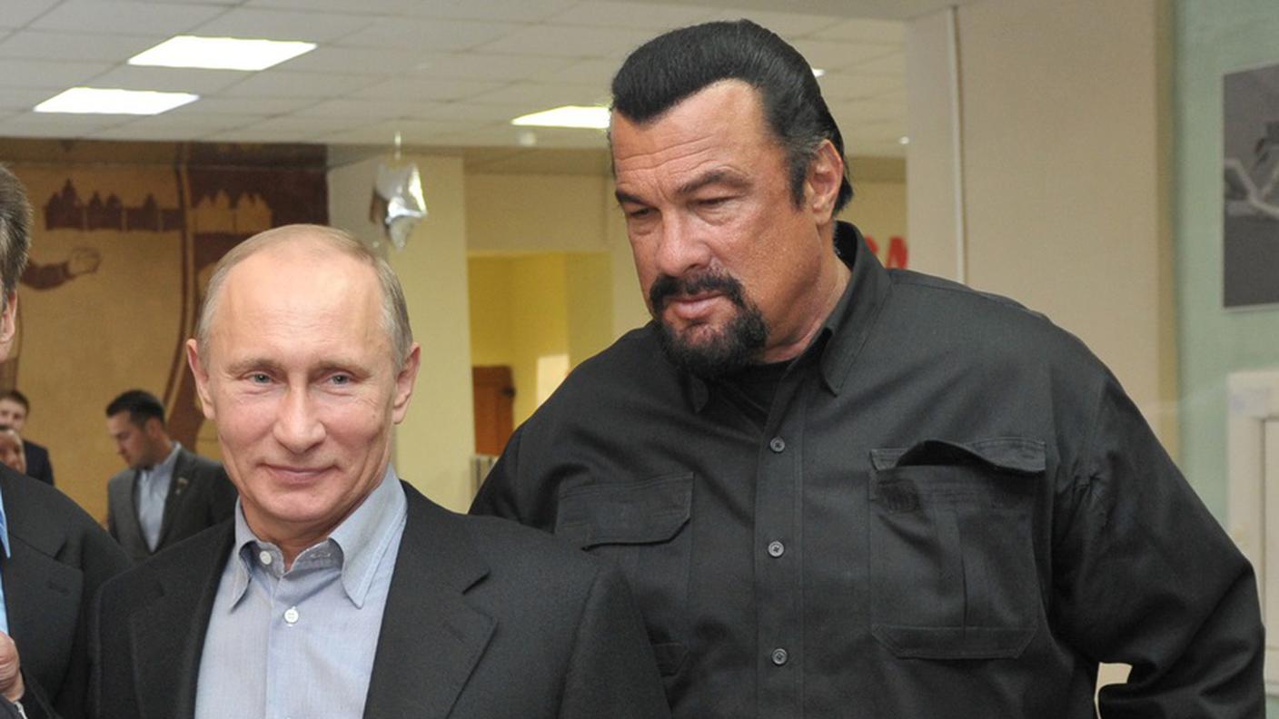 Seagal ha senz'altro estimatori ai massimi livelli nell'Europa dell'est. Sempre nel 2015, a Mosca, si era incontrato anche col presidente russo Vladimir Putin