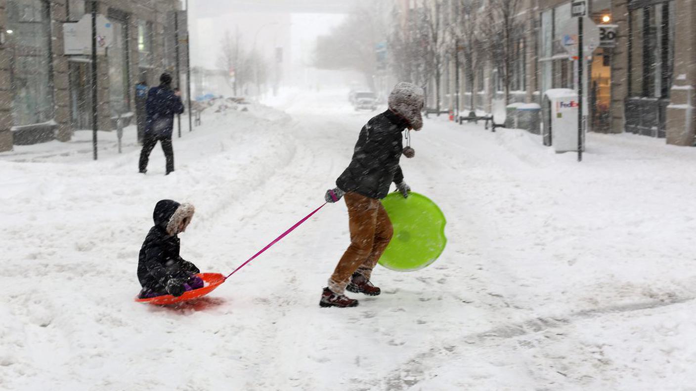 New York bloccata da oltre mezzo metro di neve