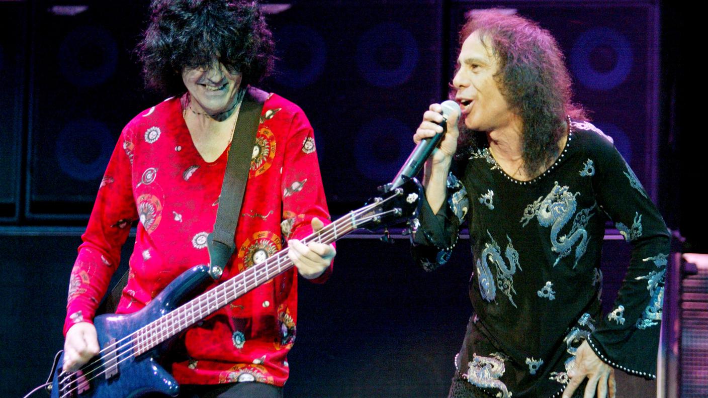 Jimmy Bain al fianco di Ronnie James Dio a Las Vegas, prima tappa del tour del 2002