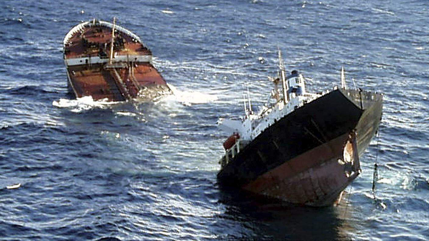 Nel 2002 finirono in mare 63'000 tonnellate di petrolio e residui tossici