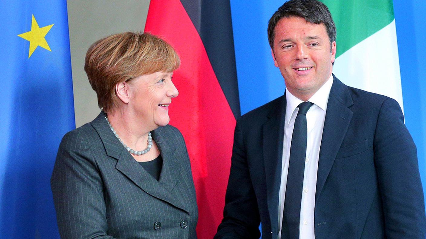 Matteo Renzi a Berlino durante il vertice bilaterale con Angela Merkel