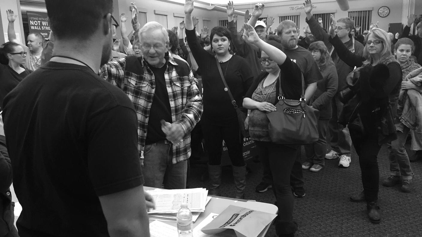 L'alzata di mano tra i democratici 