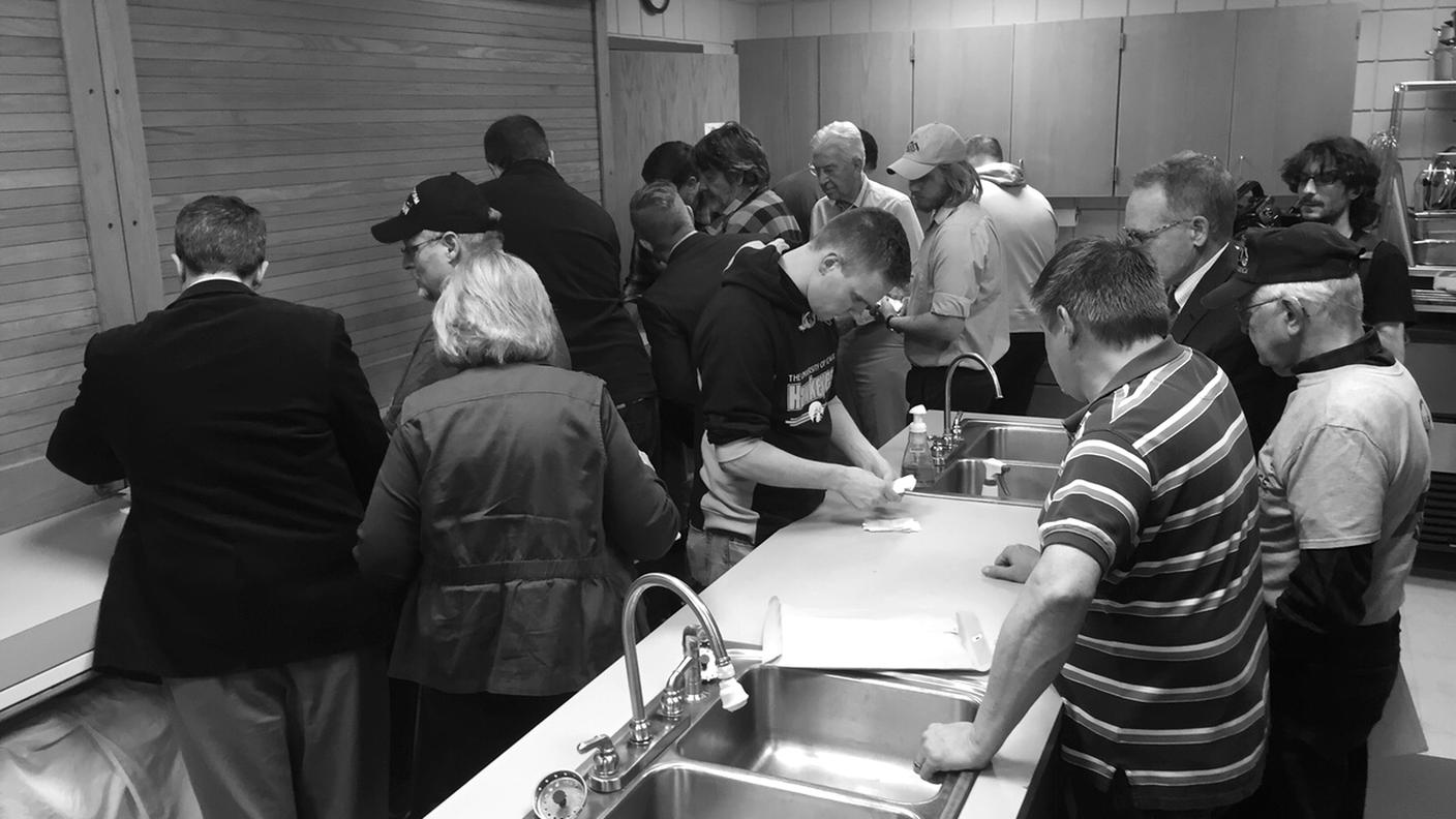 Nella cucina della chiesa luterana di Ankey (Iowa) si contano i voti 