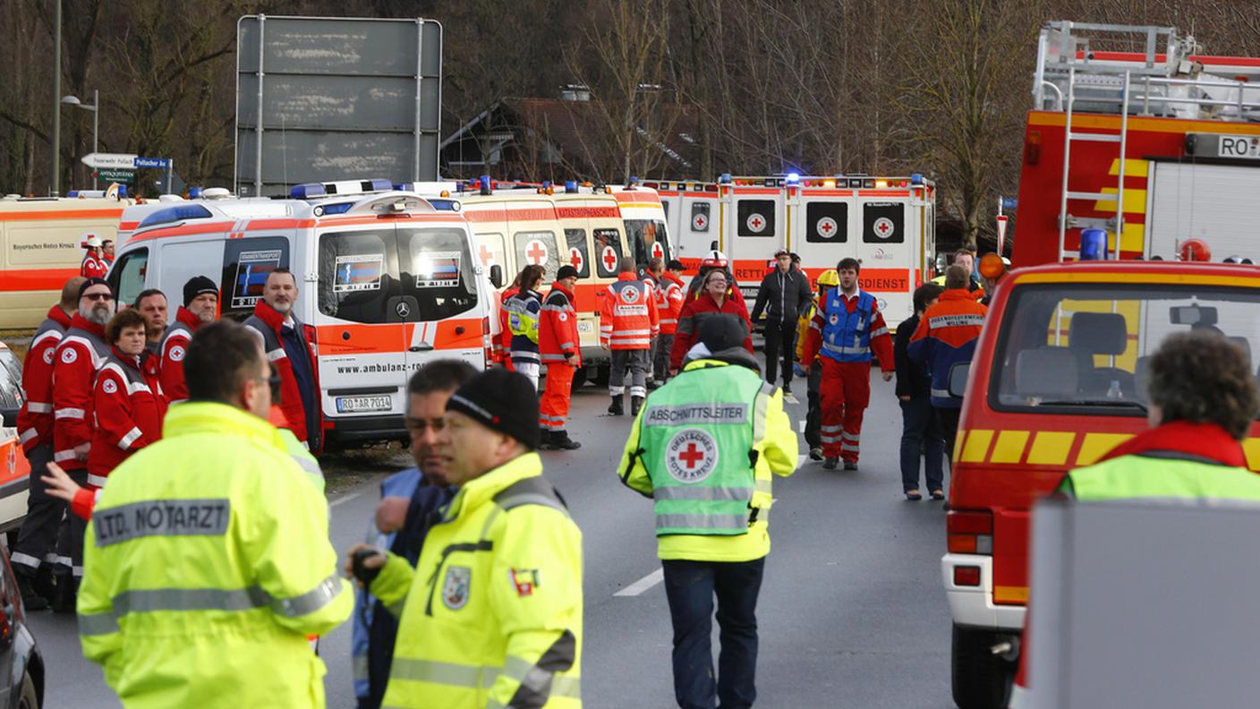 Ingente dispiegamento di mezzi di soccorso