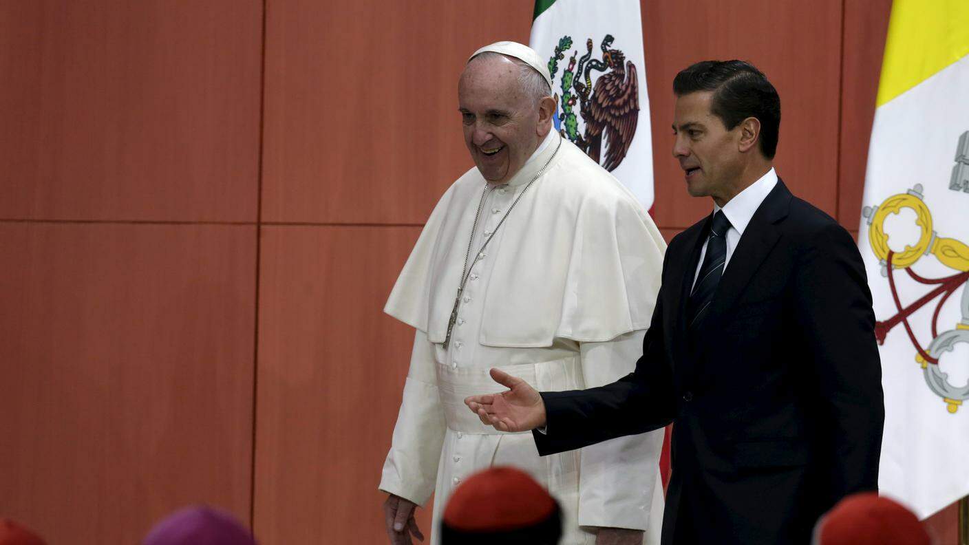 Il Pontefice in compagnia del presidente messicano