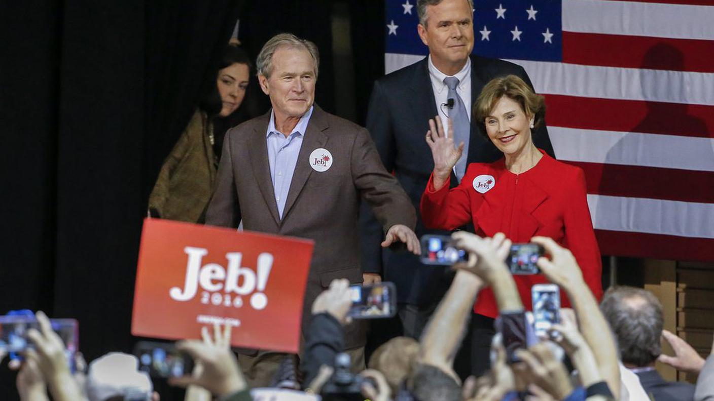 I Bush schierati in South Carolina: George, Jeb e Laura