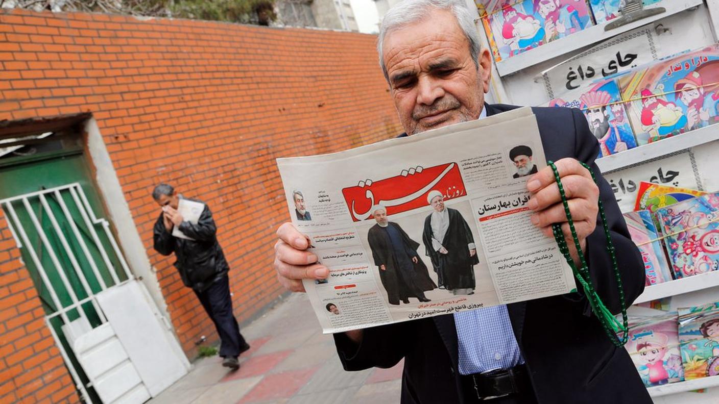 Sulla prima pagina di un quotidiano, i due grandi vincitori: Rohani e l'ex presidente Rafsanjani
