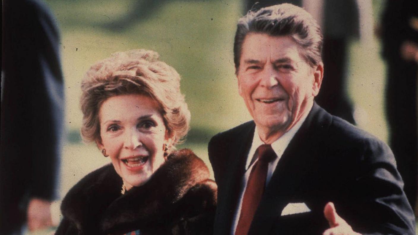 Insieme al marito in un'immagine del 1986