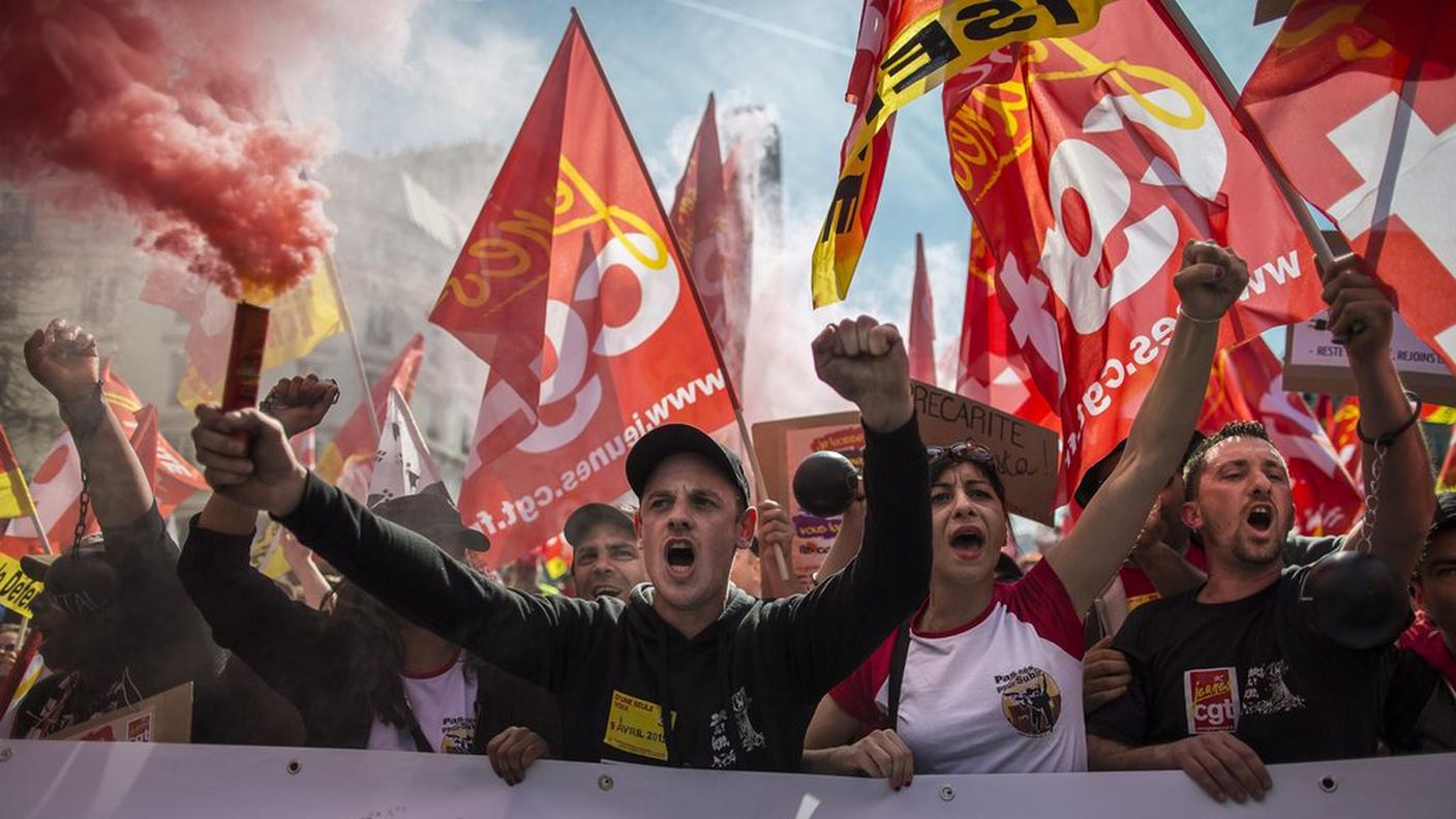 La legge è accusata di peggiorare le condizioni lavorative e di precarizzare il futuro