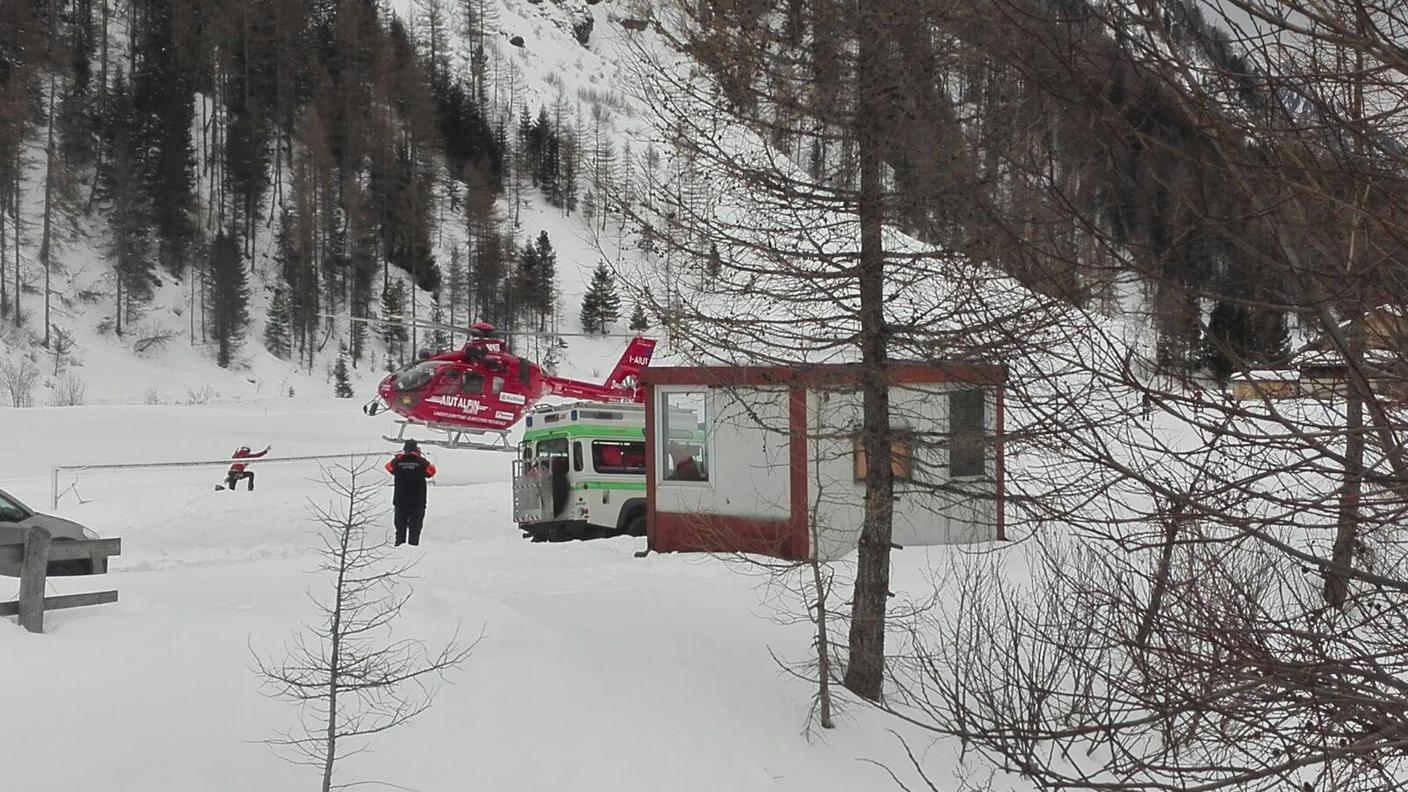 Gli elicotteri hanno fatto la spola fino alla vetta