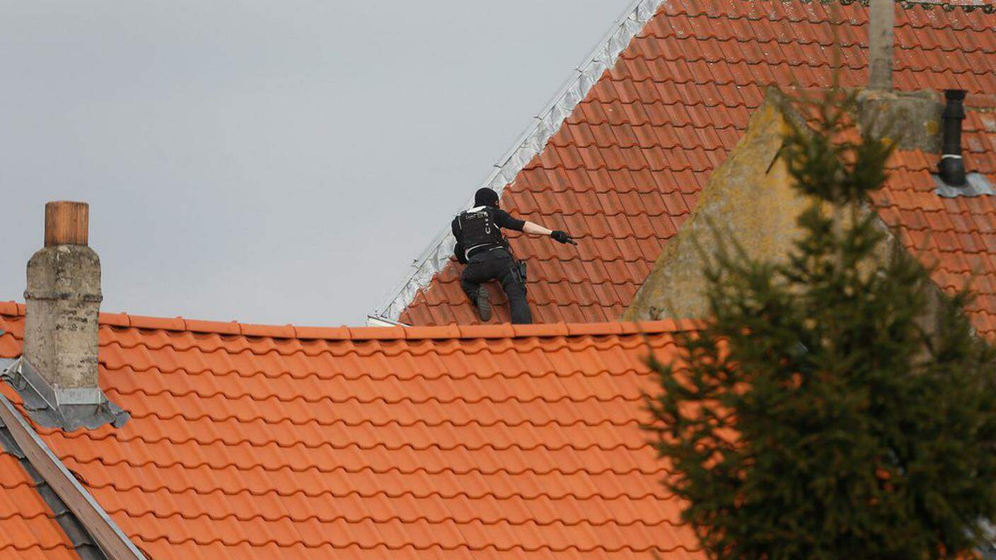 Operazione anti terrorismo sui tetti di Bruxelles