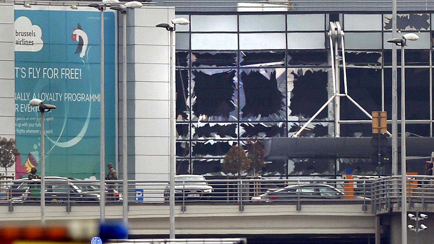 Gravi danni alle strutture dell'aeroporto