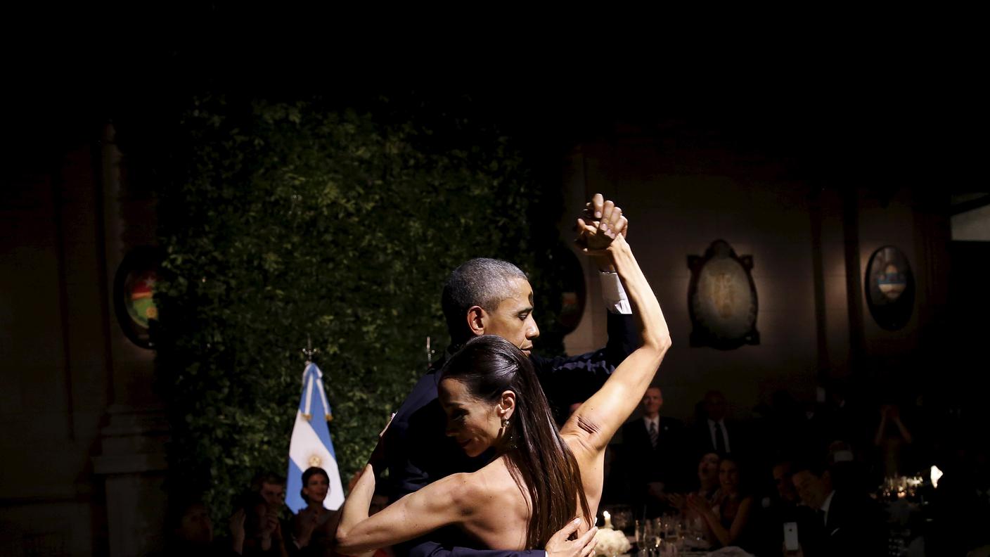 Obama impegnato nel ballo