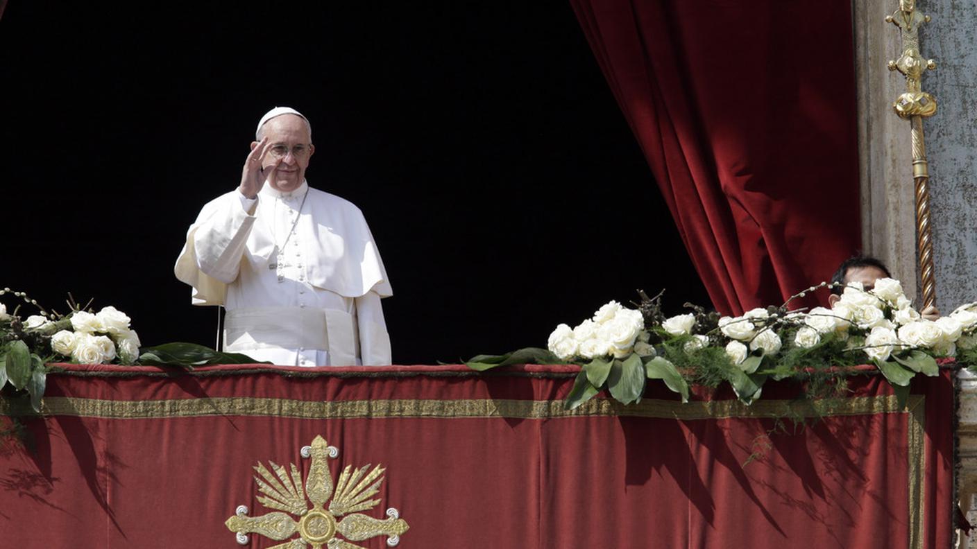 Papa Francesco sul balcone di Piazza San Pietro