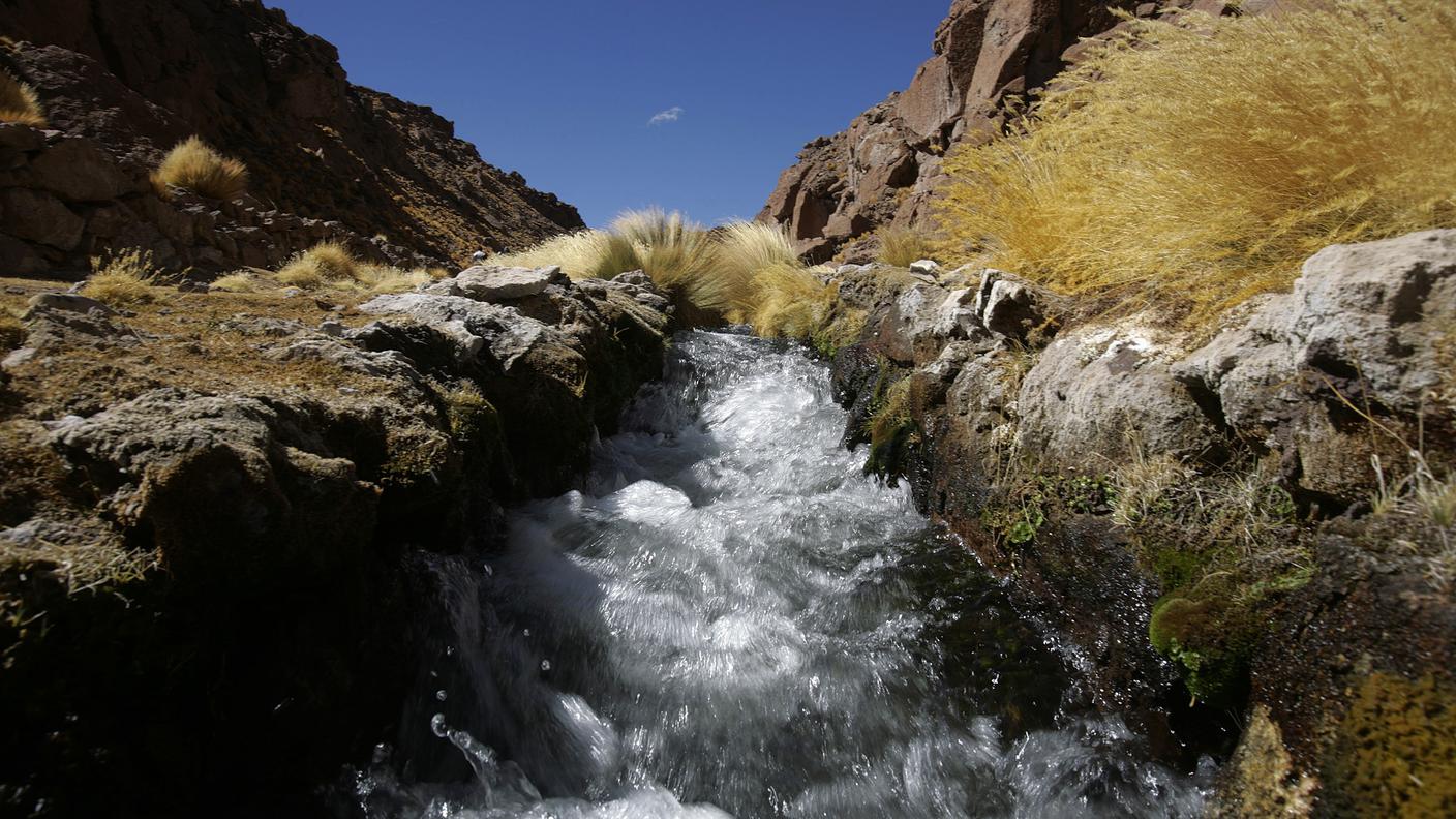 Il fiume nei pressi della sorgente sulle montagne boliviane