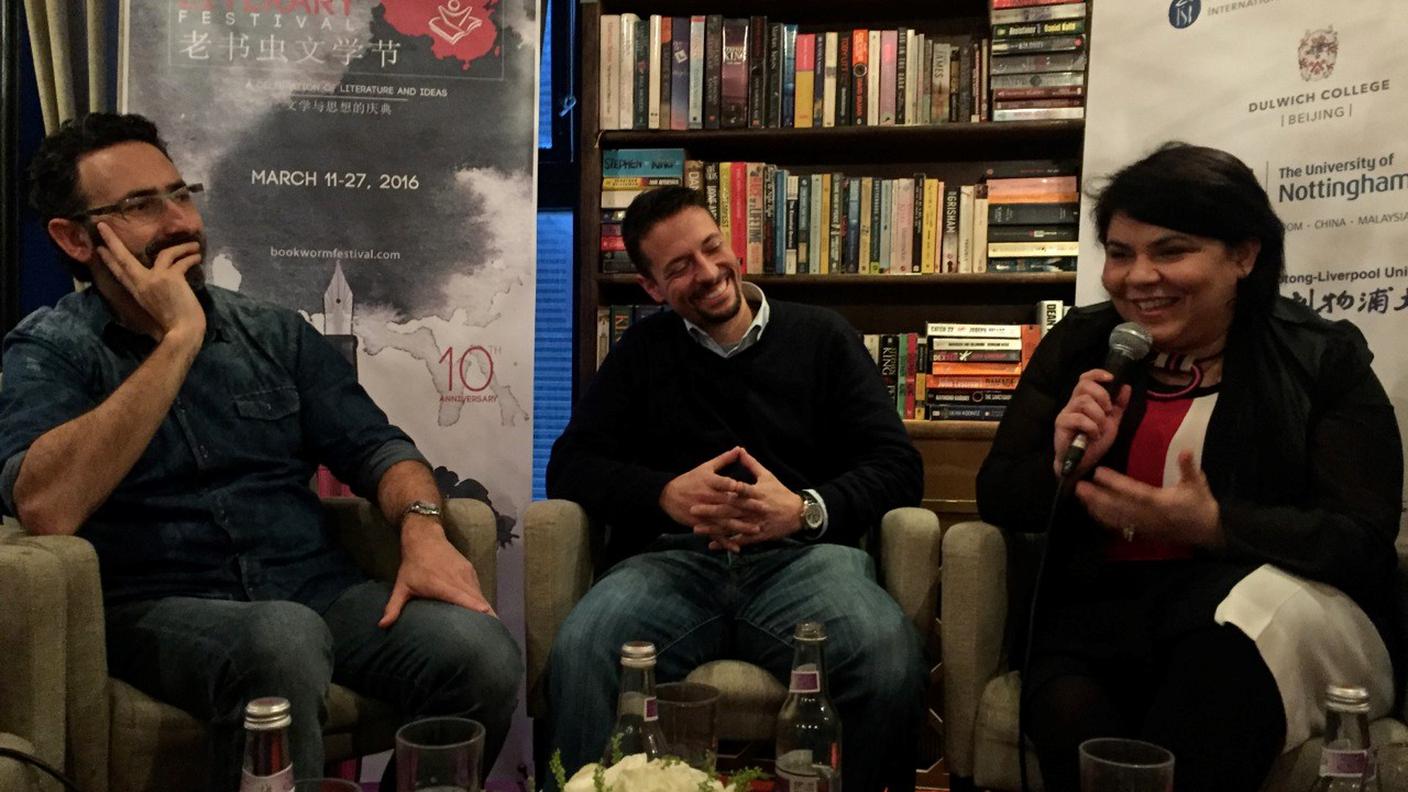 Michela Murgia discute cosa sia "Profondo, oscuro e umano" insieme agli autori Jon Bilbao e Scot Slaby