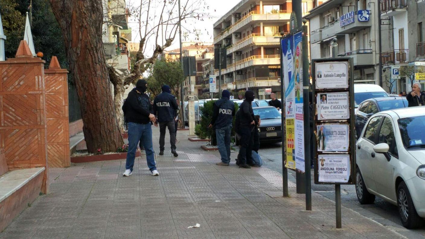 Il momento dell'arresto di Ouali a Salerno