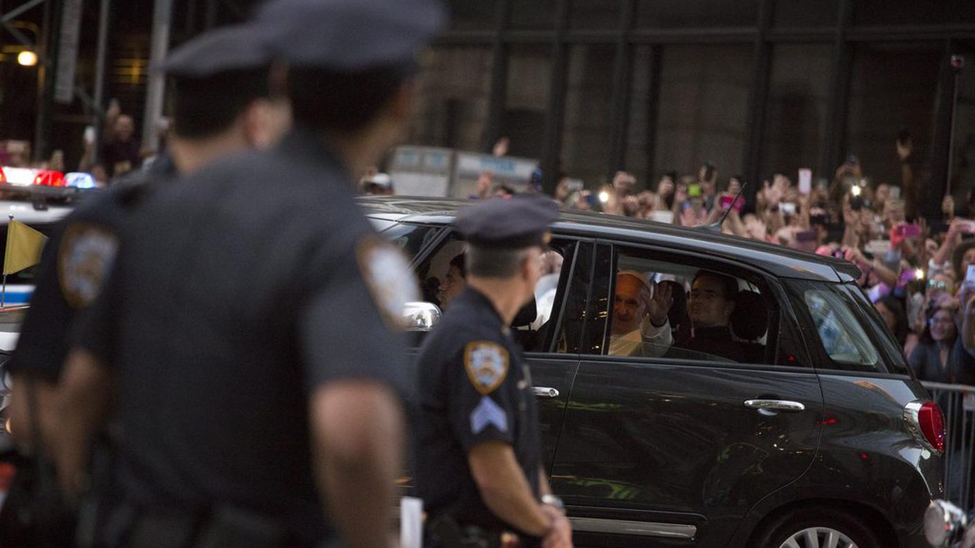 Papa Francesco sulla Fiat venduta all'asta 
