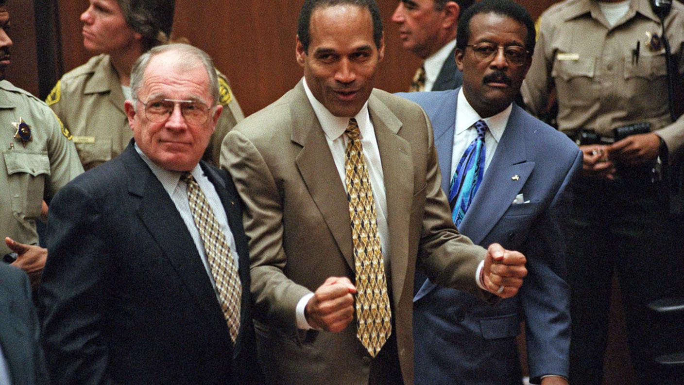 O.J. Simpson felice dopo l'assoluzione dall'accusa di duplice omicidio, nel 1995