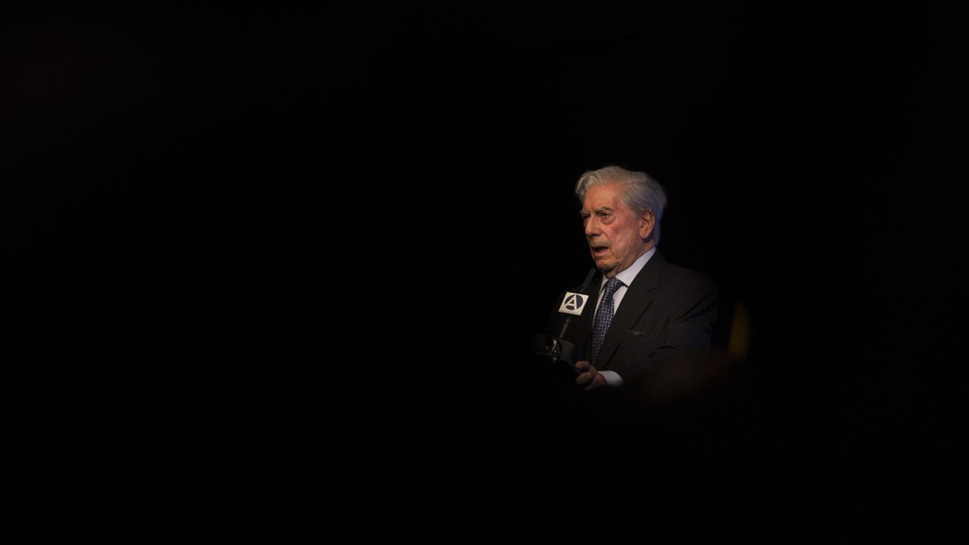 Vargas Llosa in un'immagine risalente a pochi giorni fa
